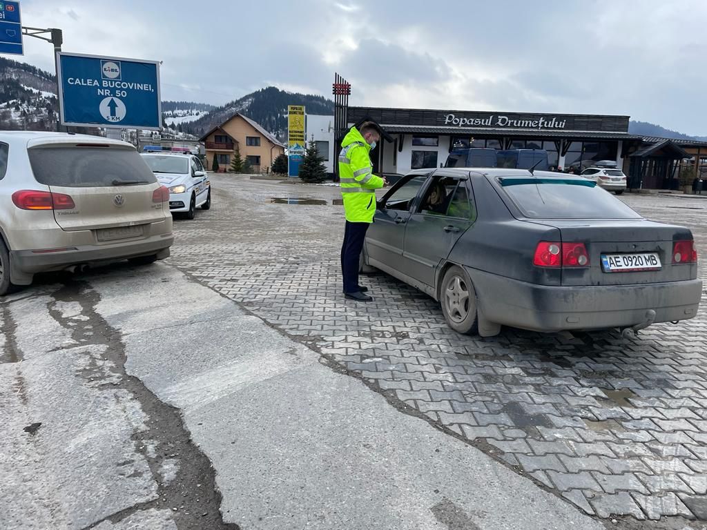 Polițiștii suceveni îi ajută pe șoferii ucraineni să prevină