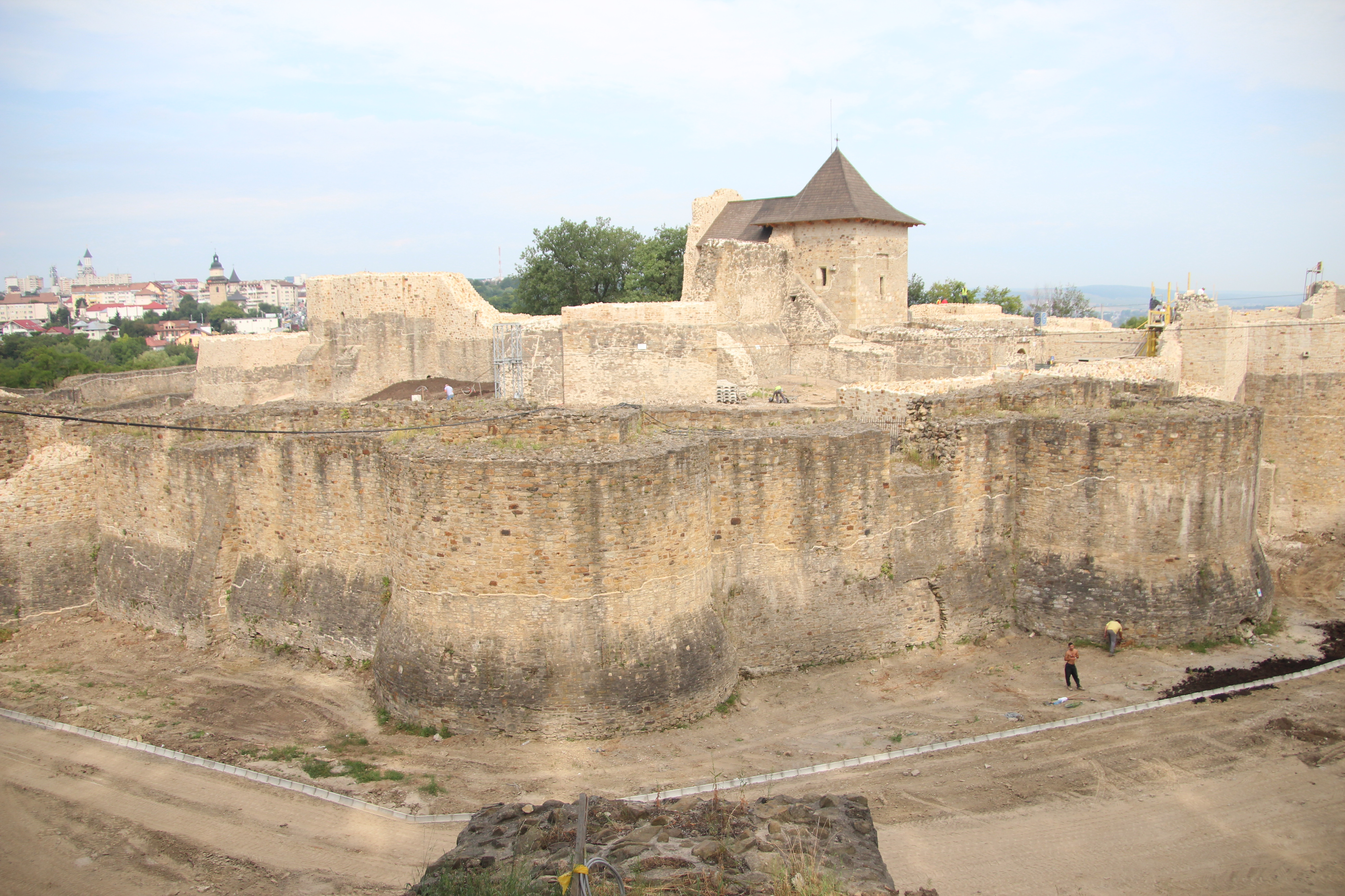 S-au biletele intrare în Cetatea de a Sucevei şi în Muzeul Satului Bucovinean | Suceava News Online