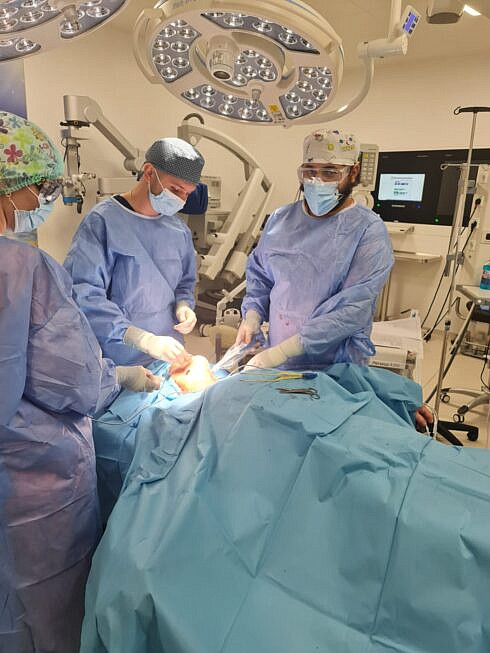 Intervenție chirurgicală în premieră la Spitalul Județean Suceava pentru tratarea unui bolnav de cancer de buză